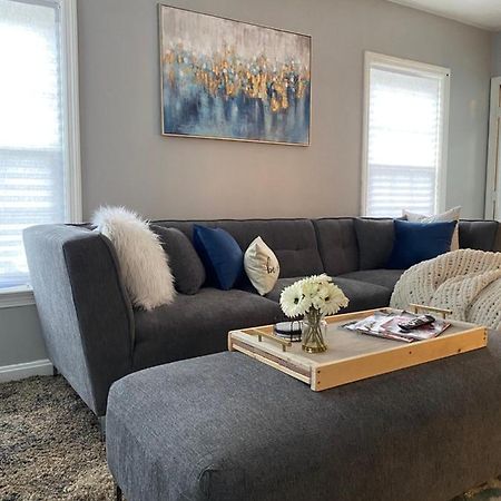 Cozy, Upstairs Apartment Pets Welcome With Fee Family Friendly Close To Everything Cleveland Eksteriør billede