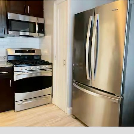 Cozy, Upstairs Apartment Pets Welcome With Fee Family Friendly Close To Everything Cleveland Eksteriør billede