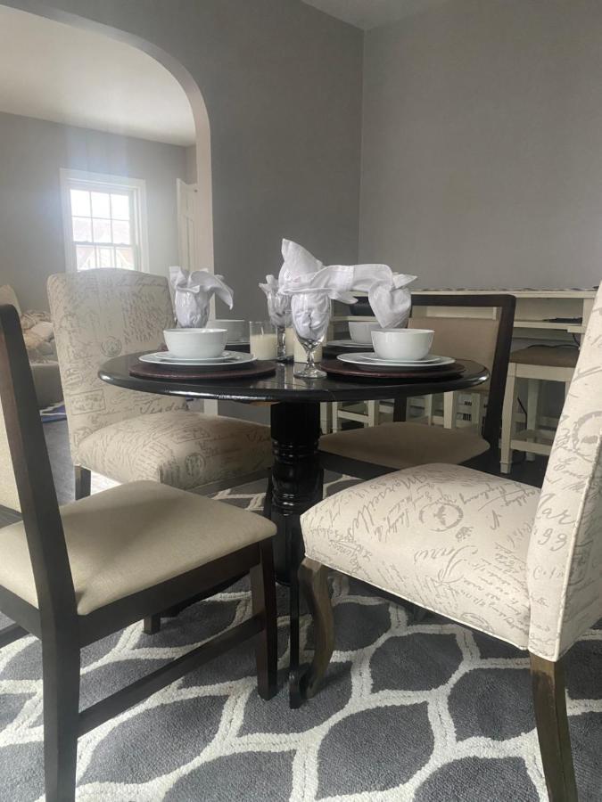 Cozy, Upstairs Apartment Pets Welcome With Fee Family Friendly Close To Everything Cleveland Eksteriør billede