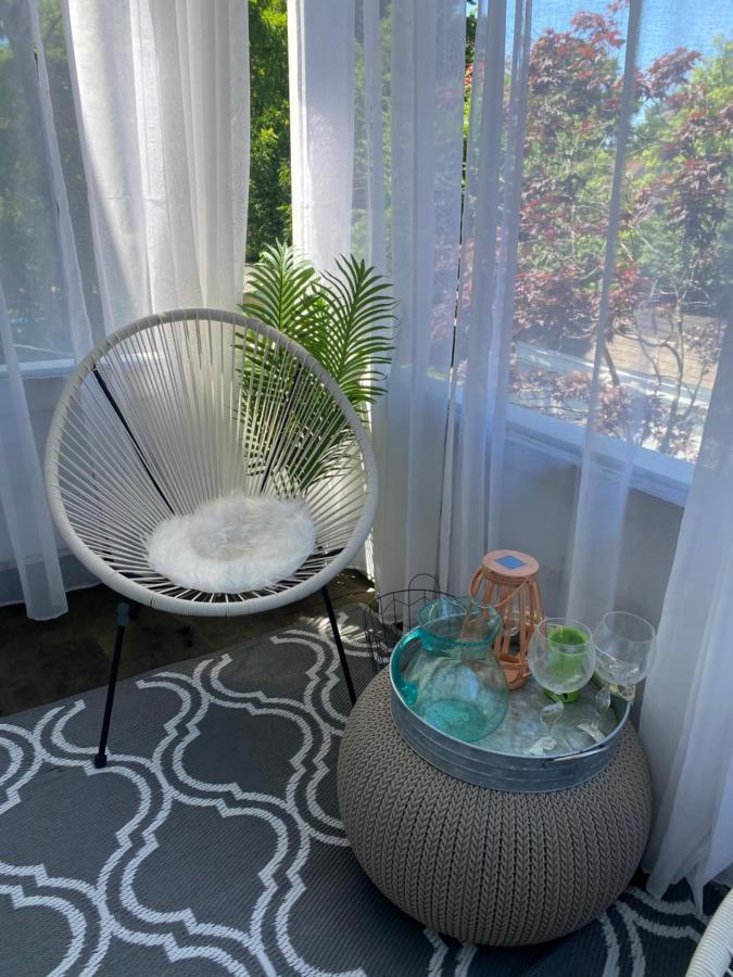 Cozy, Upstairs Apartment Pets Welcome With Fee Family Friendly Close To Everything Cleveland Eksteriør billede