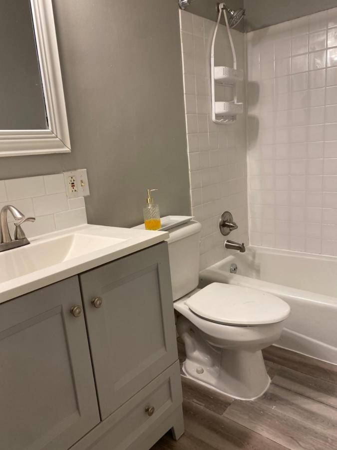 Cozy, Upstairs Apartment Pets Welcome With Fee Family Friendly Close To Everything Cleveland Eksteriør billede