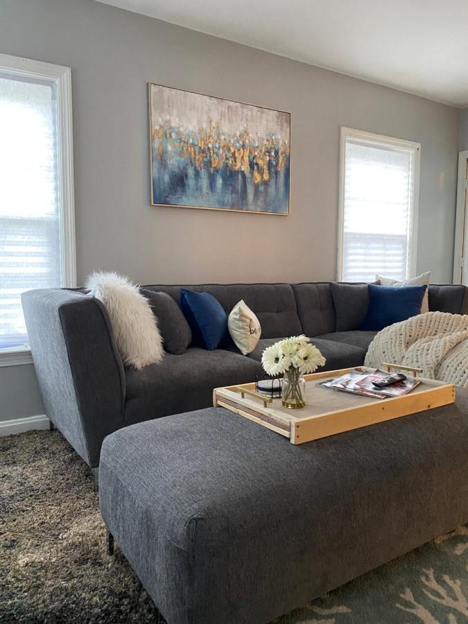 Cozy, Upstairs Apartment Pets Welcome With Fee Family Friendly Close To Everything Cleveland Eksteriør billede
