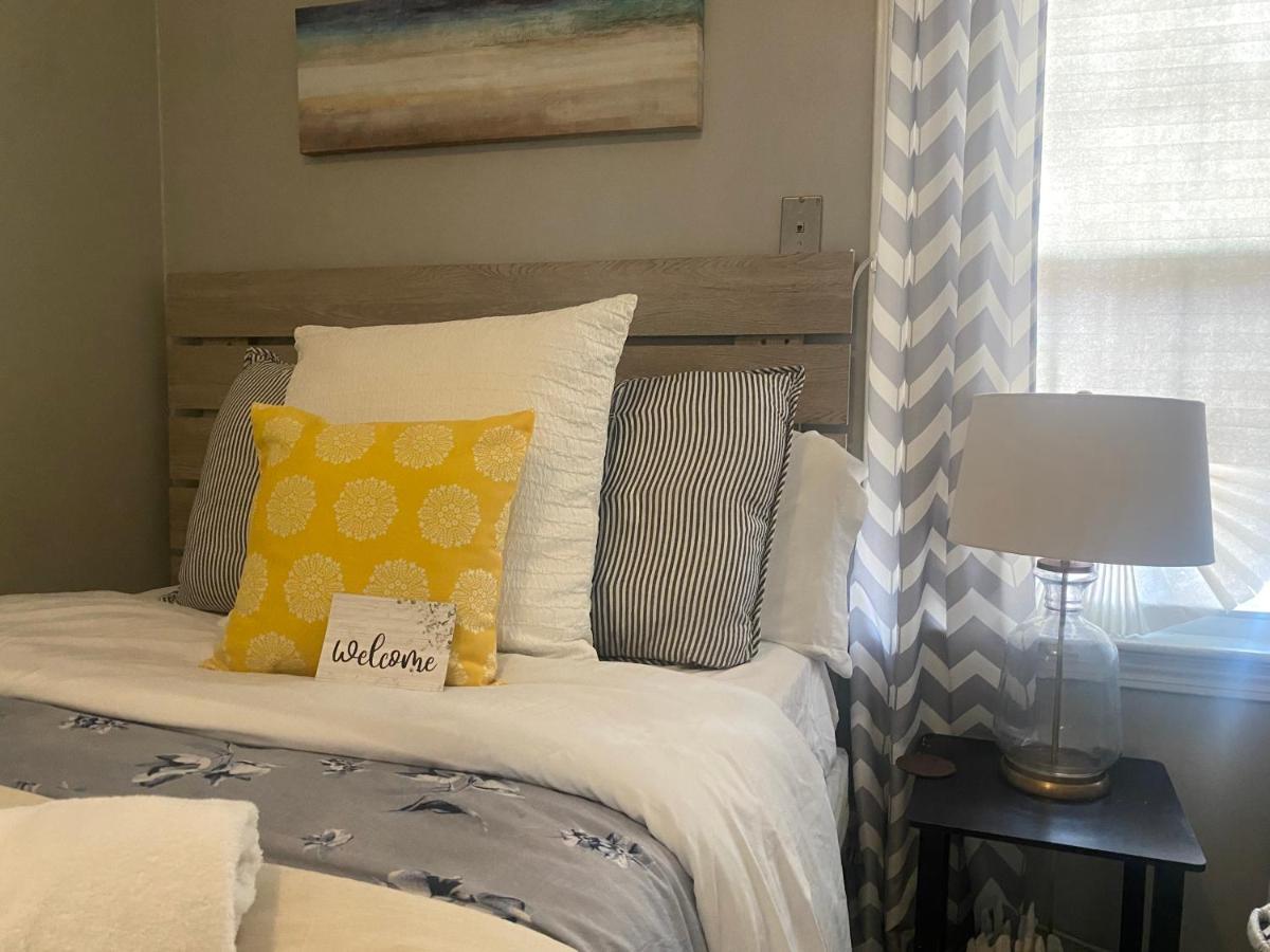 Cozy, Upstairs Apartment Pets Welcome With Fee Family Friendly Close To Everything Cleveland Eksteriør billede