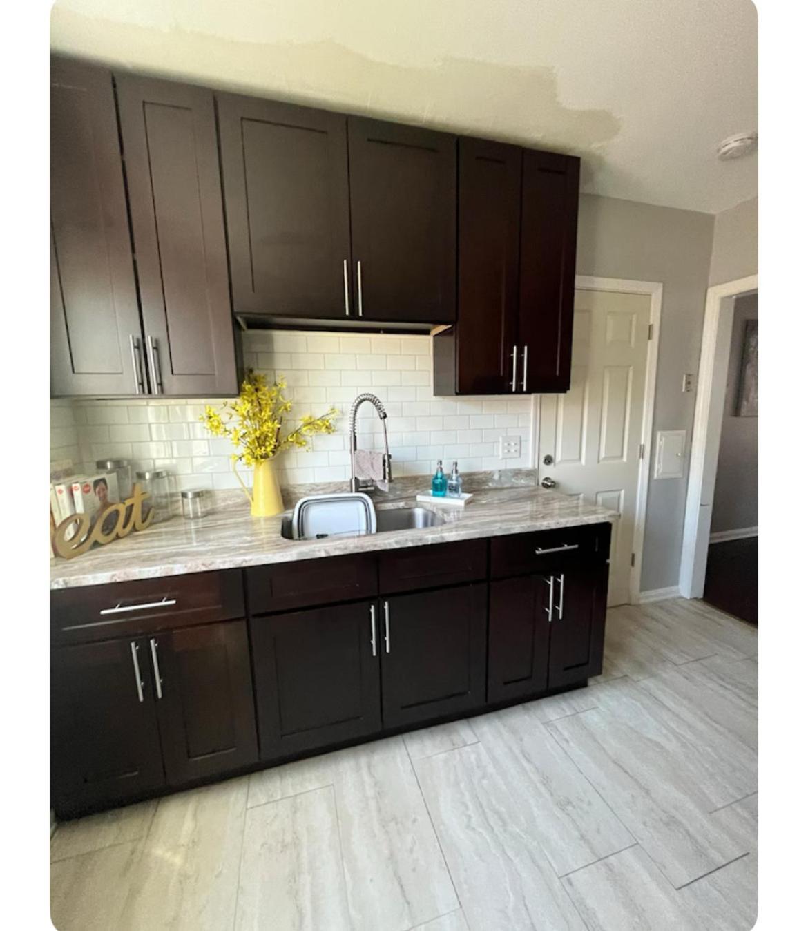 Cozy, Upstairs Apartment Pets Welcome With Fee Family Friendly Close To Everything Cleveland Eksteriør billede
